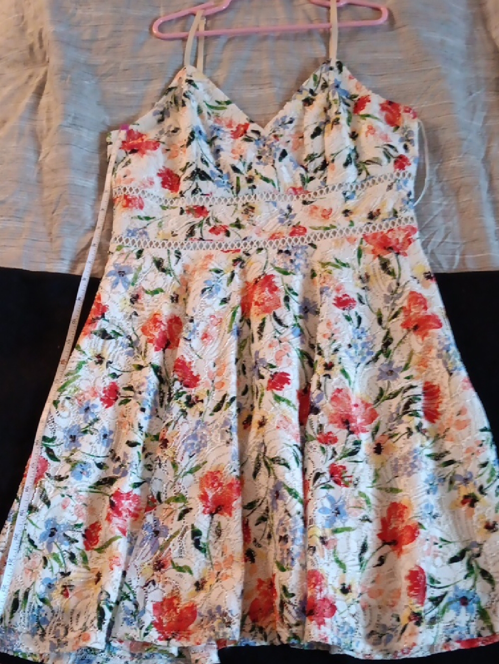 Size M womens Floral Blue Rain Midi Dress